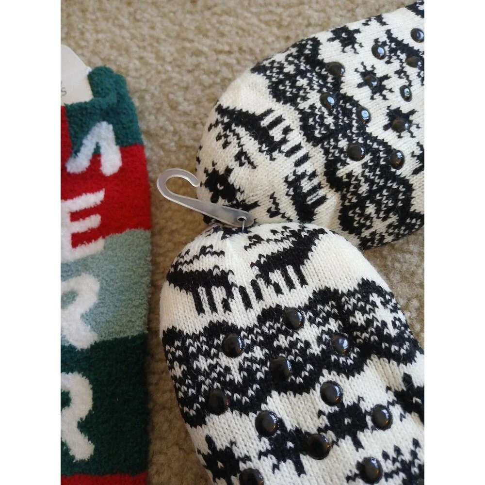 2 Maurices Women’s Size OS Very Merry Knit Crew Socks & Sock Slippers w Grippers
